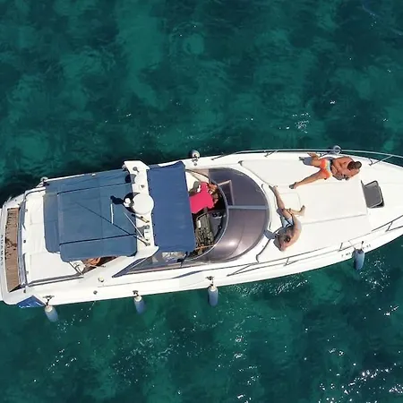 Botel Adamas