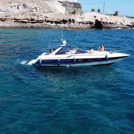 Adamas Botel *